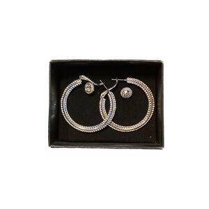 🌸NIB AVON Power Couple Hoop and Stud Earring Set